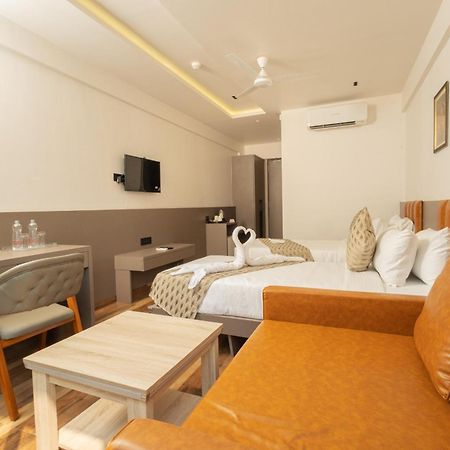 Krown Palace Resort Silvassa Exterior photo