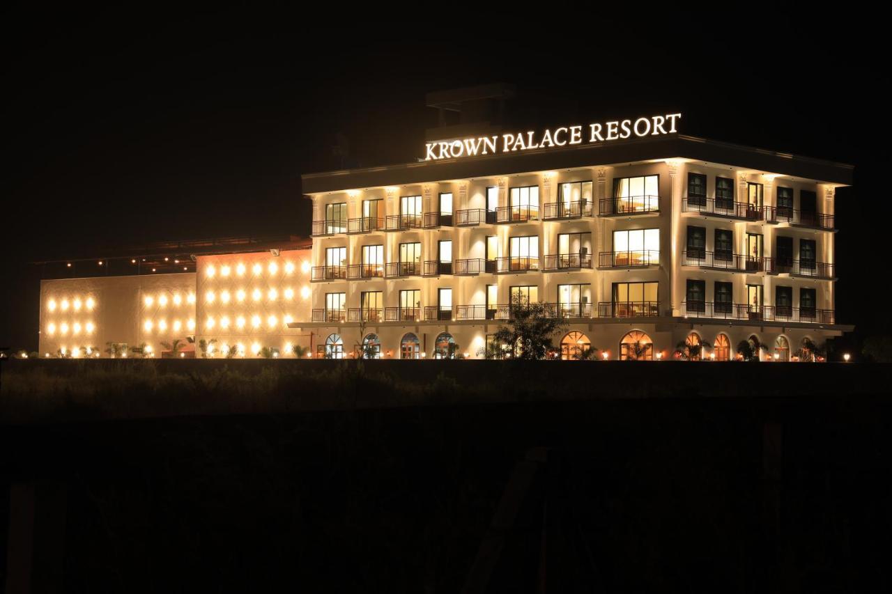 Krown Palace Resort Silvassa Exterior photo