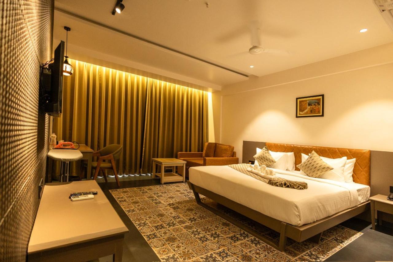 Krown Palace Resort Silvassa Exterior photo