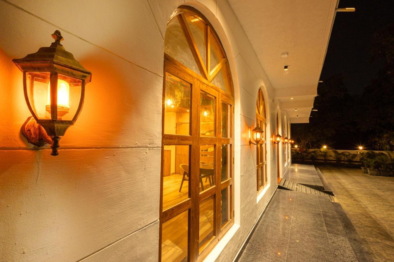 Krown Palace Resort Silvassa Exterior photo