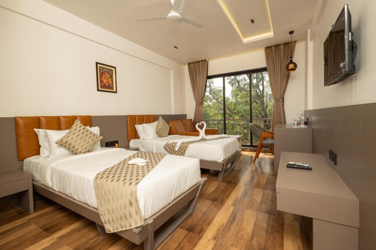 Krown Palace Resort Silvassa Exterior photo