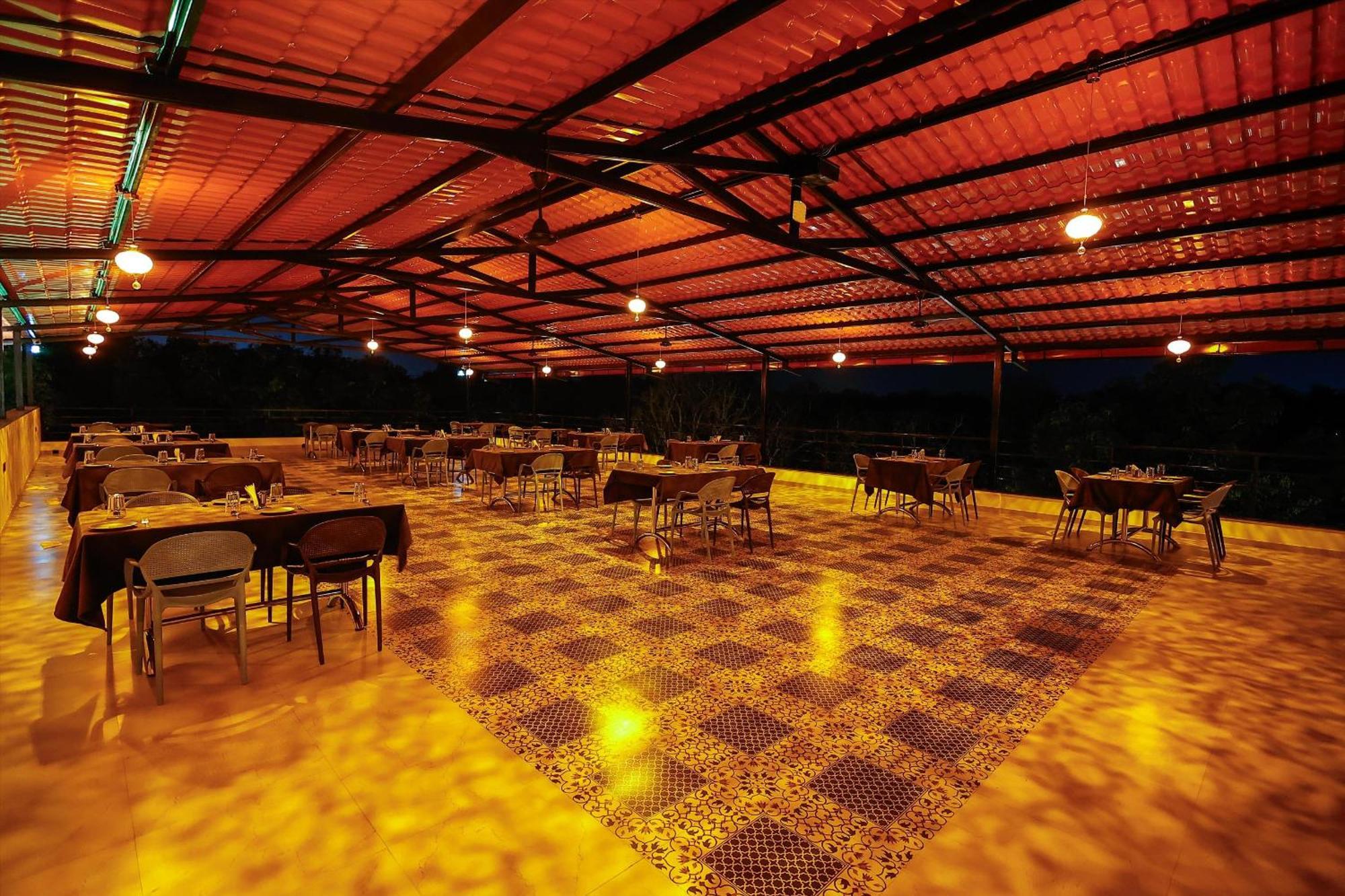 Krown Palace Resort Silvassa Exterior photo