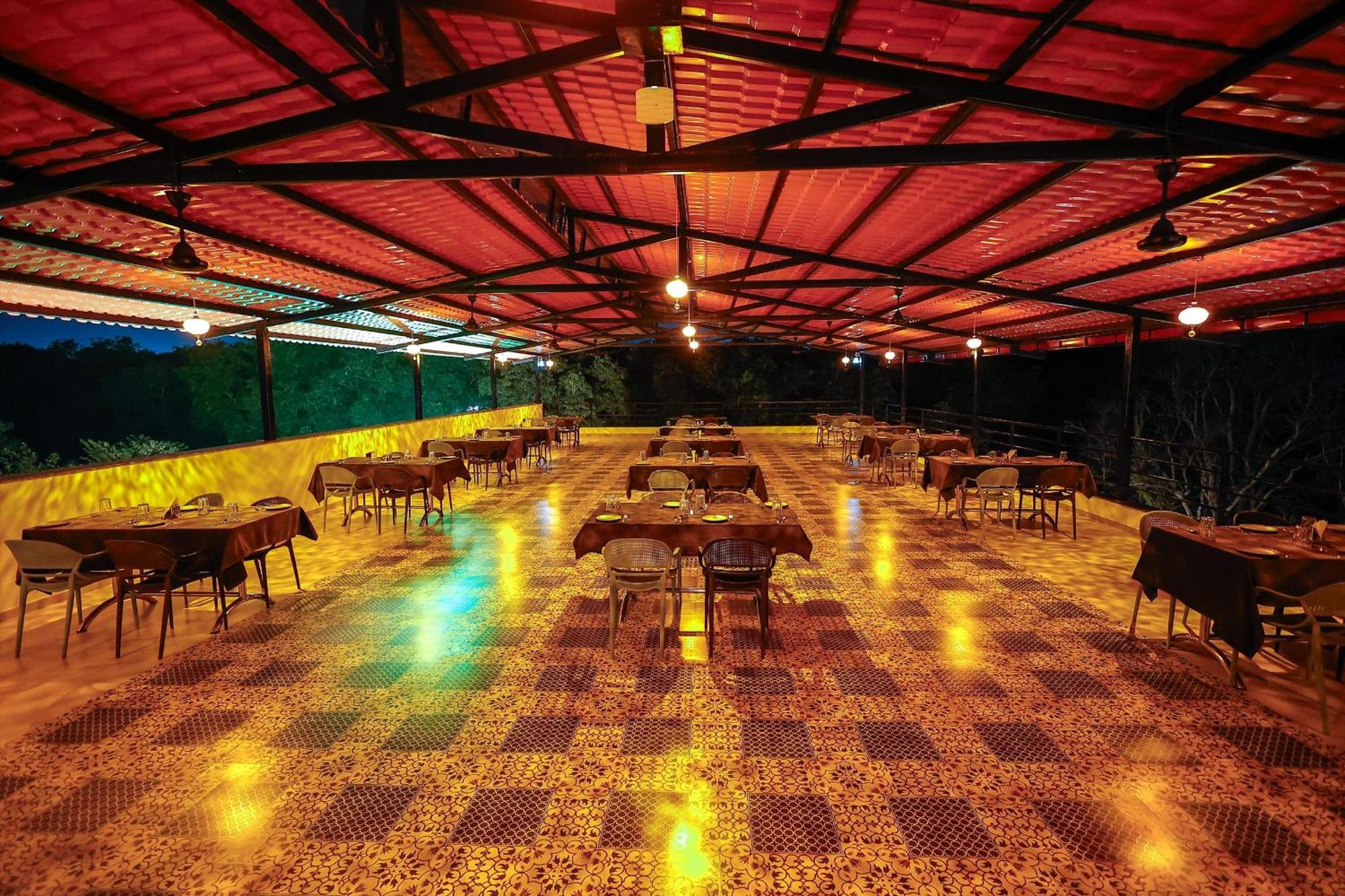 Krown Palace Resort Silvassa Exterior photo